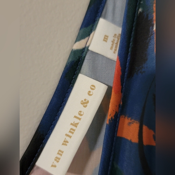 Van Winkle & Co. Abstract Print Maxi Dress / Chemise - Size Medium
- Picture 5 of 5